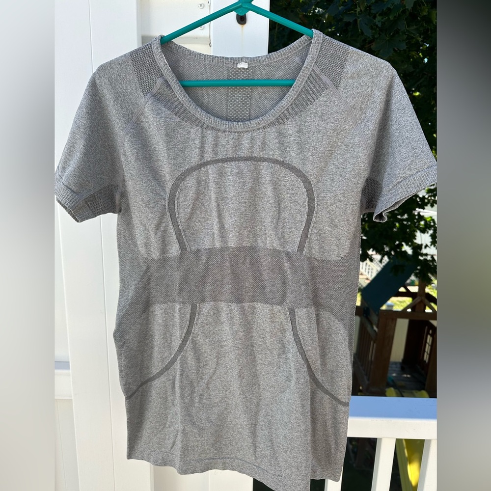 Lululemon gray Swiftly Tech Shirt Sleeve 10 EUC